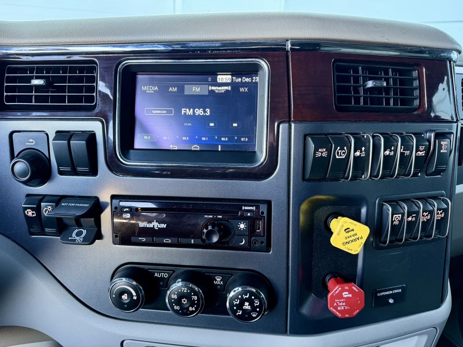 2021 Peterbilt 567 — photo 18