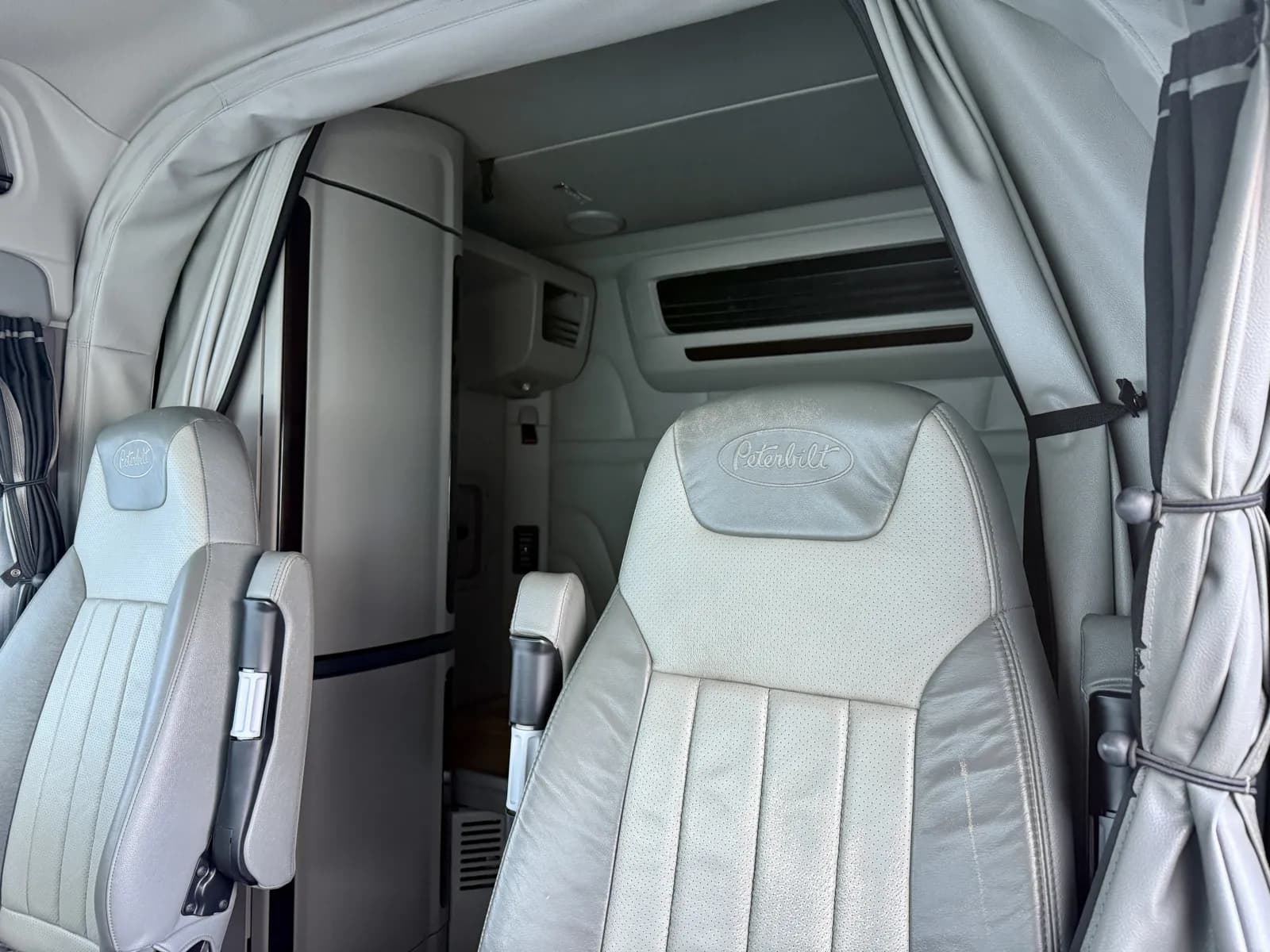 2021 Peterbilt 567 — photo 20