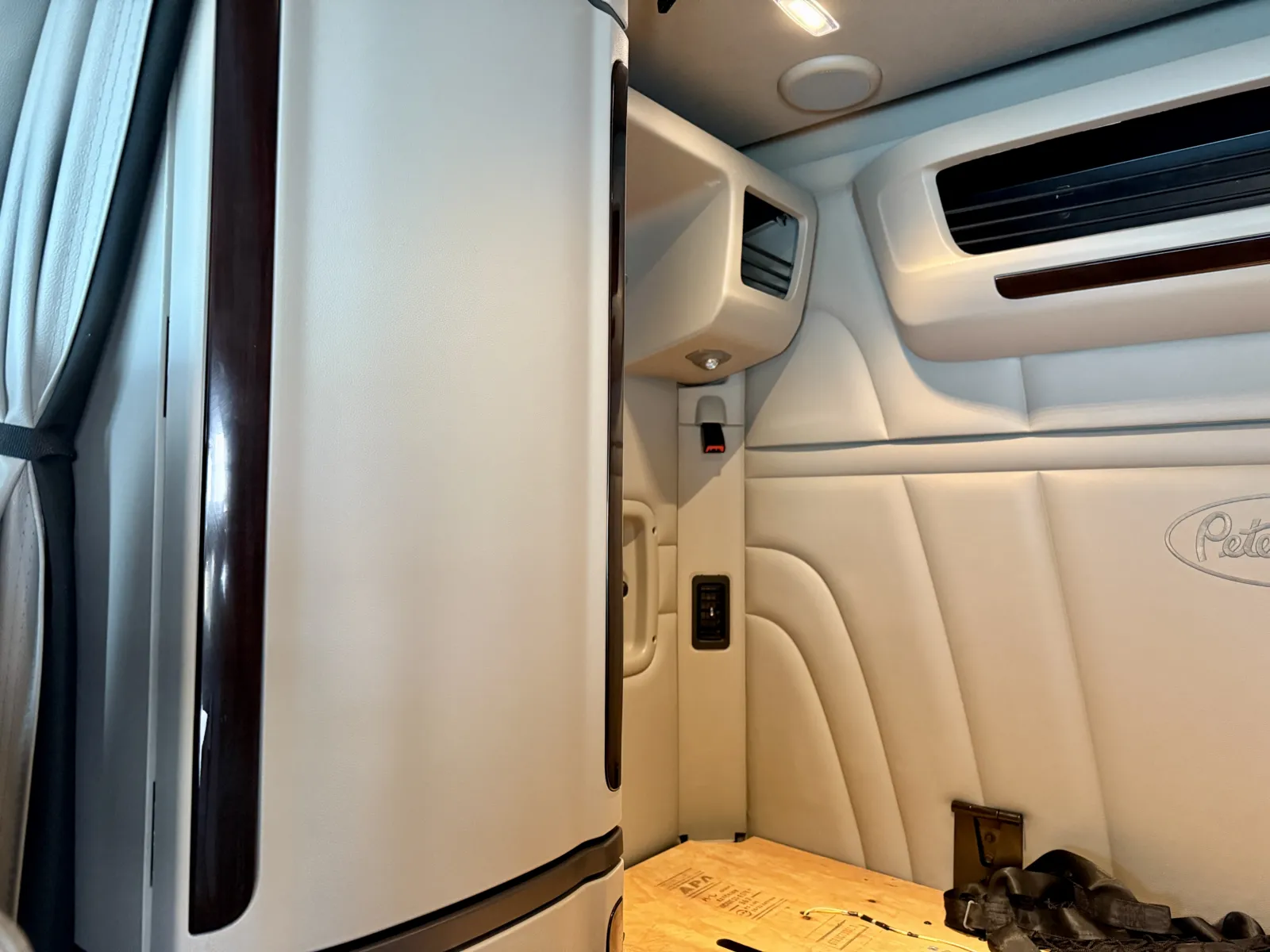 2021 Peterbilt 567 — photo 22