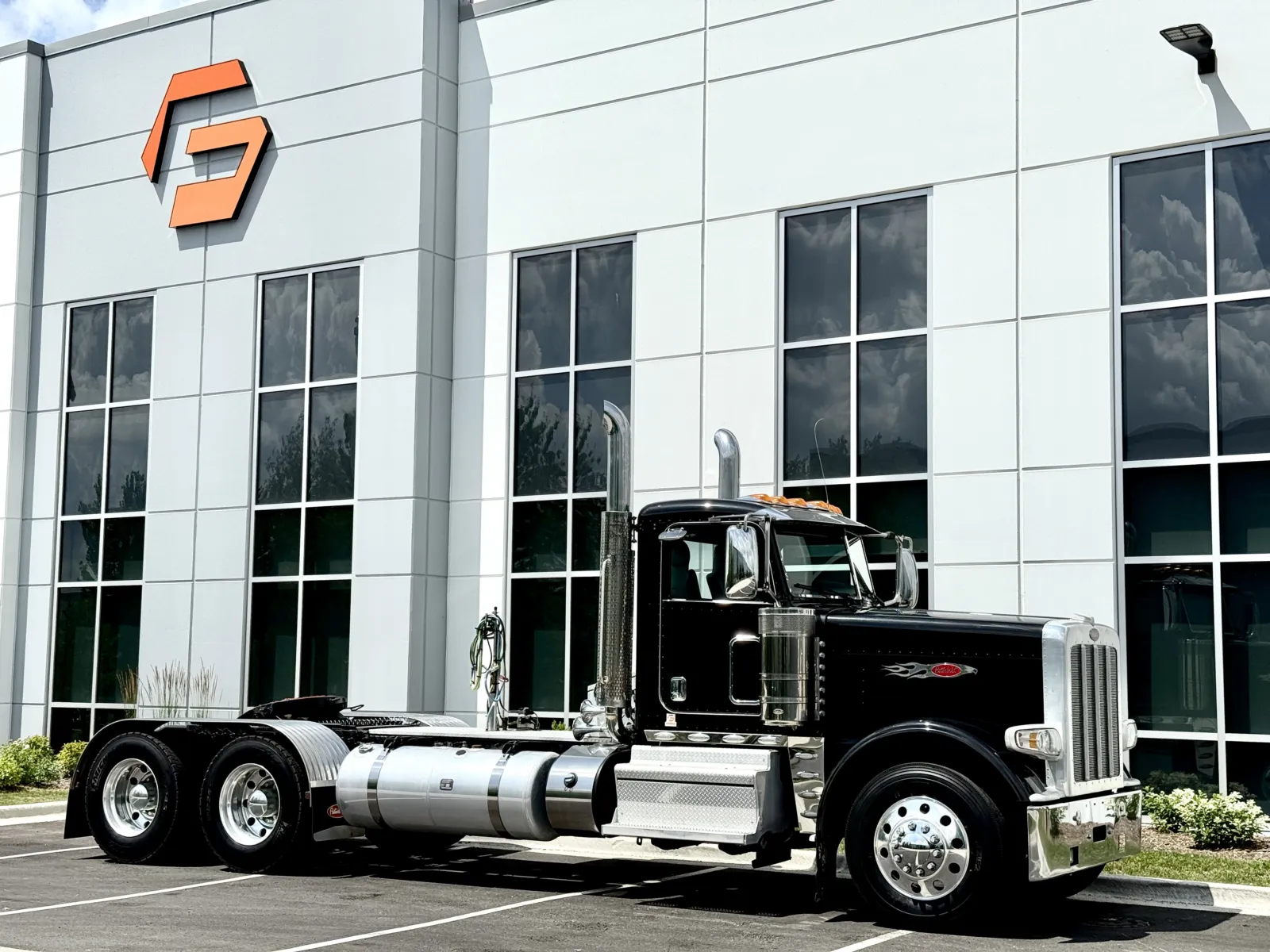 2021 Peterbilt 389 — photo 2