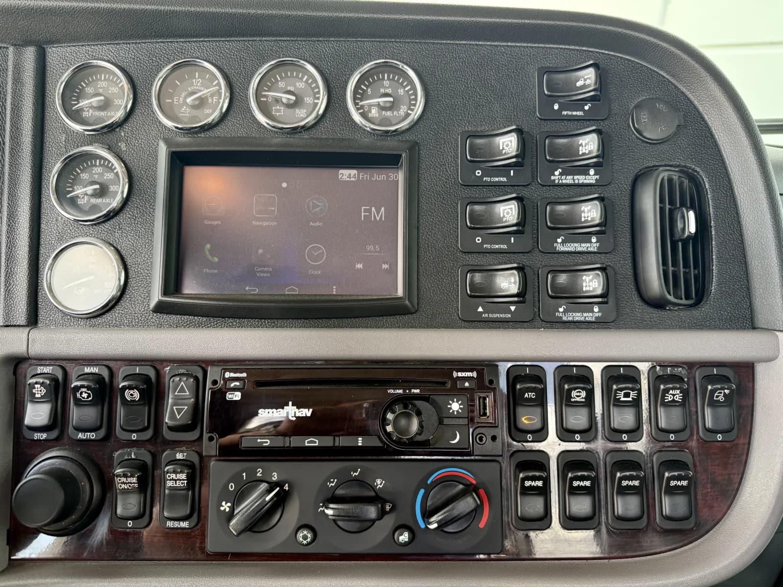 2021 Peterbilt 389 — photo 18