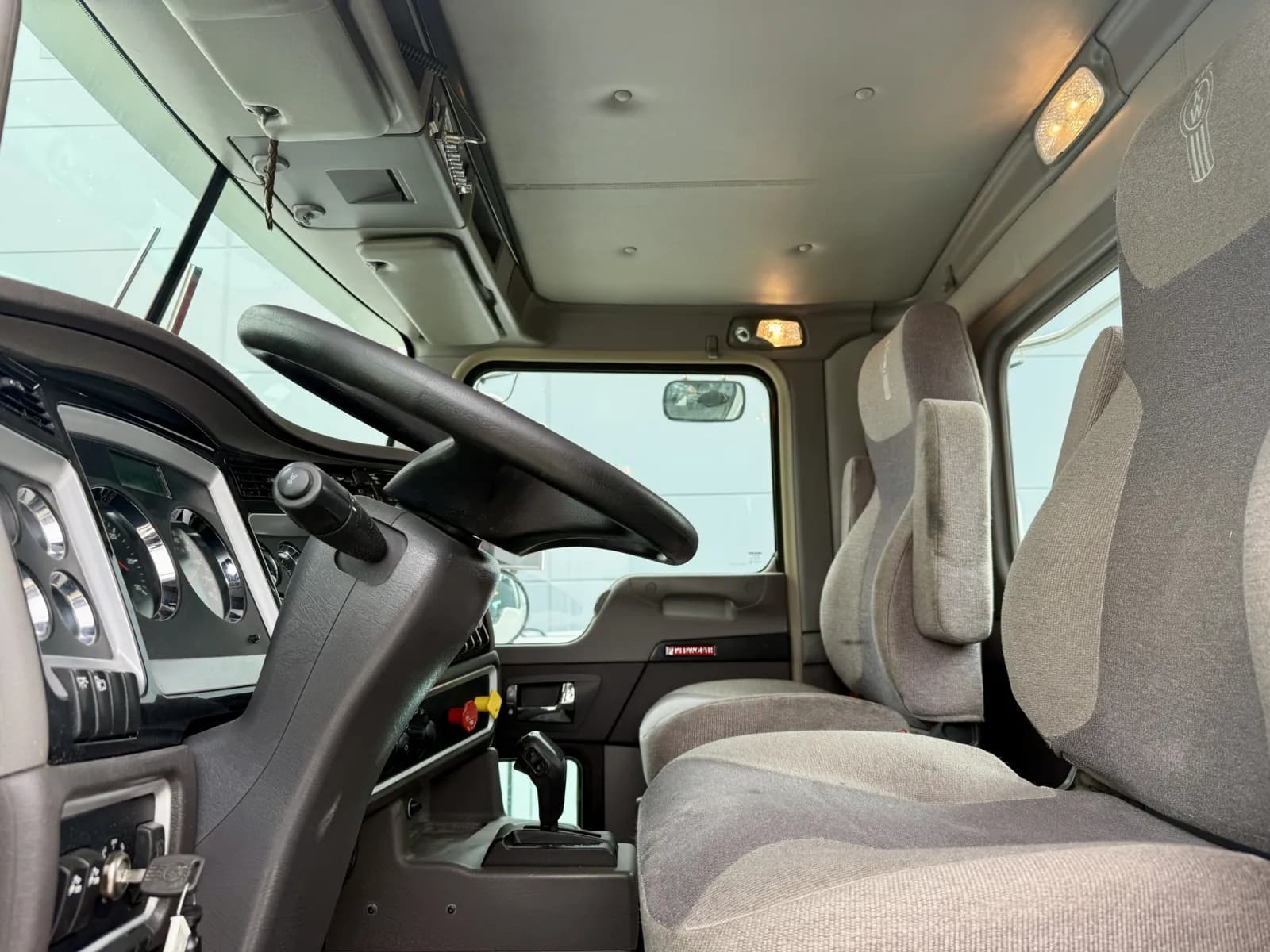 2020 Kenworth T800 — photo 14