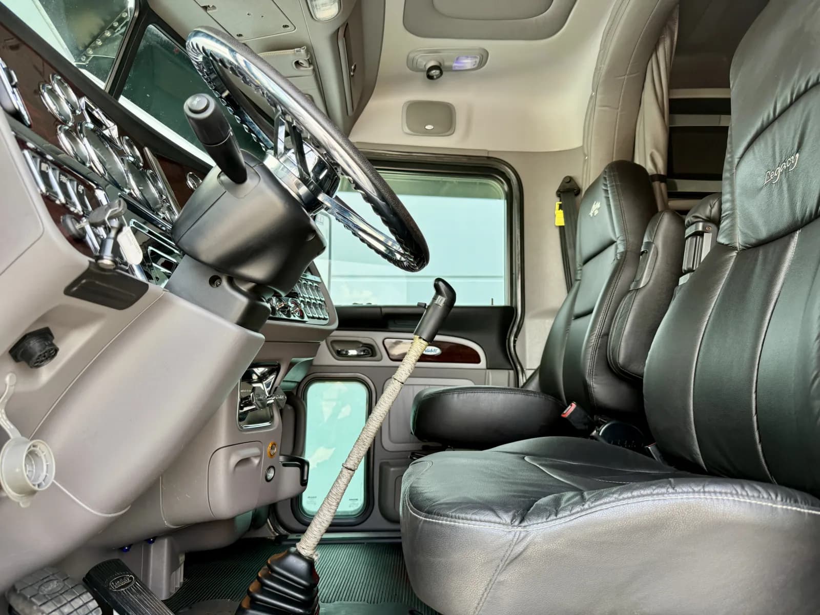 2019 Peterbilt 389 — photo 14