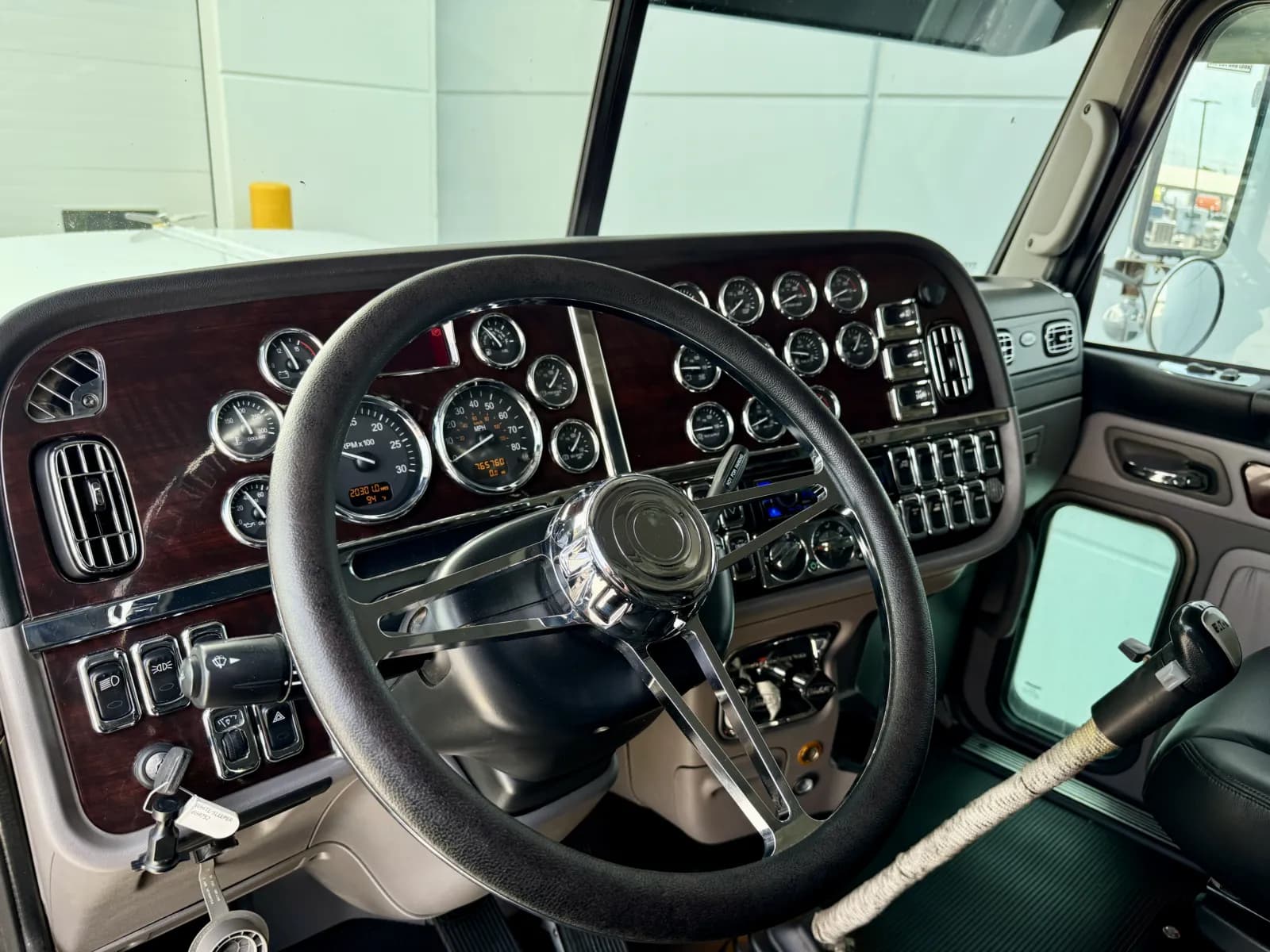 2019 Peterbilt 389 — photo 15