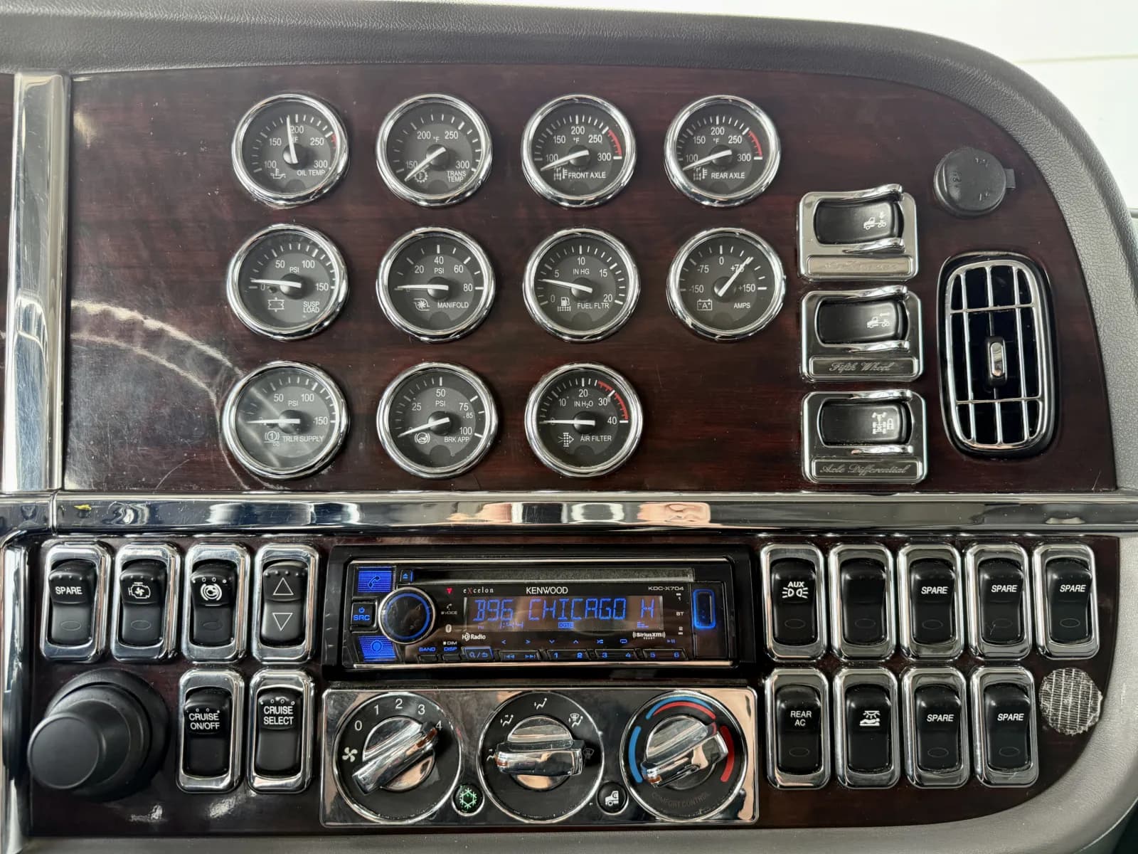 2019 Peterbilt 389 — photo 18