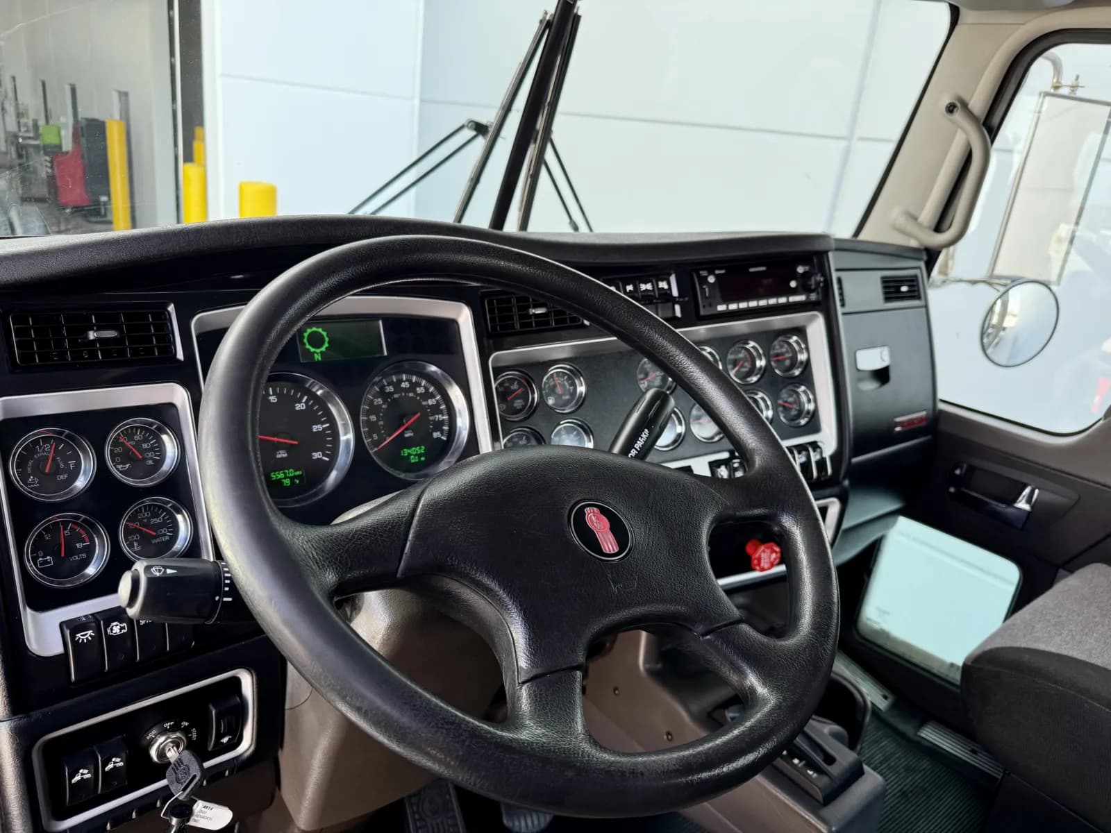 2023 Kenworth T800 — photo 15