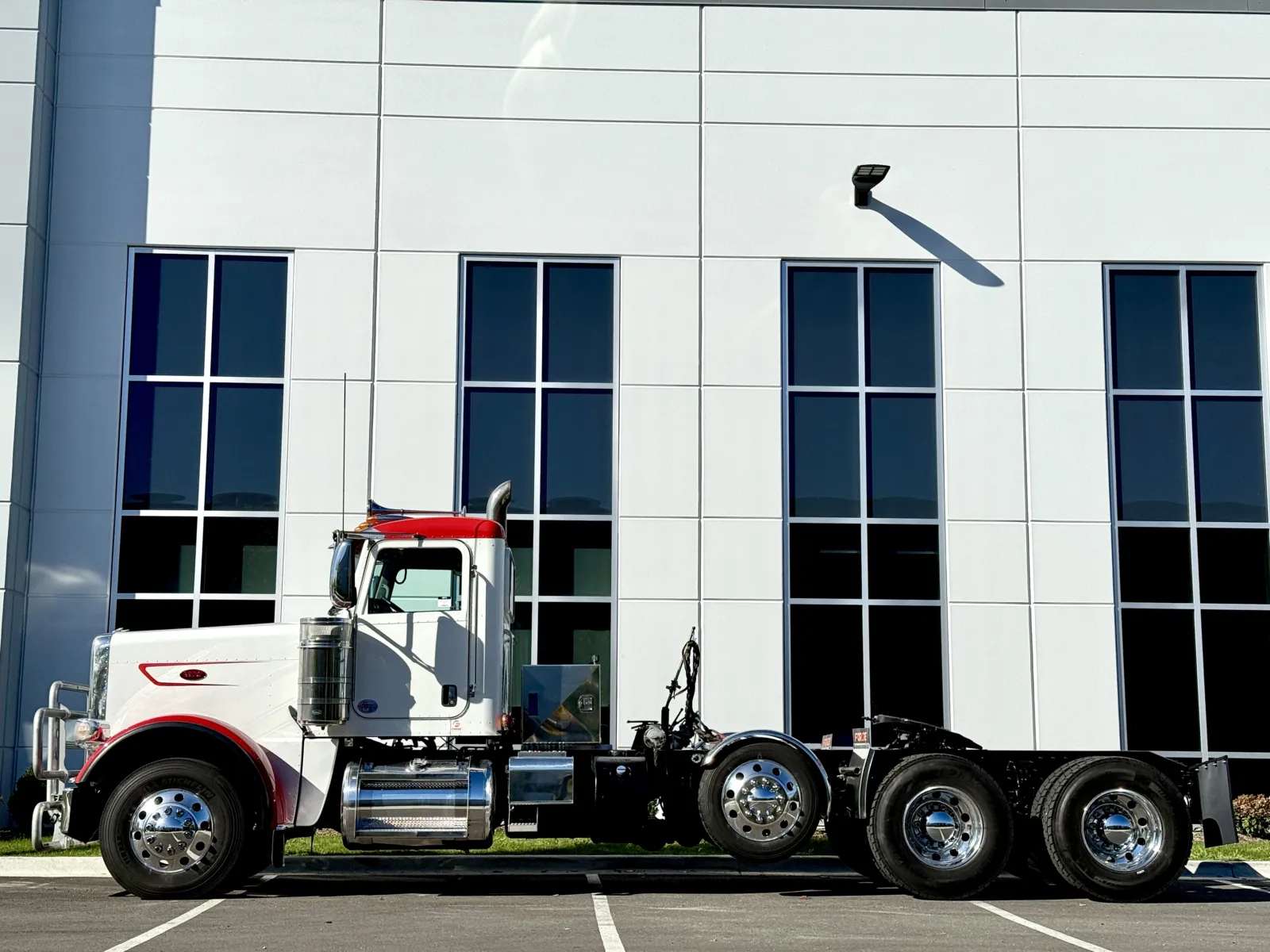 2023 Peterbilt 389 — photo 4