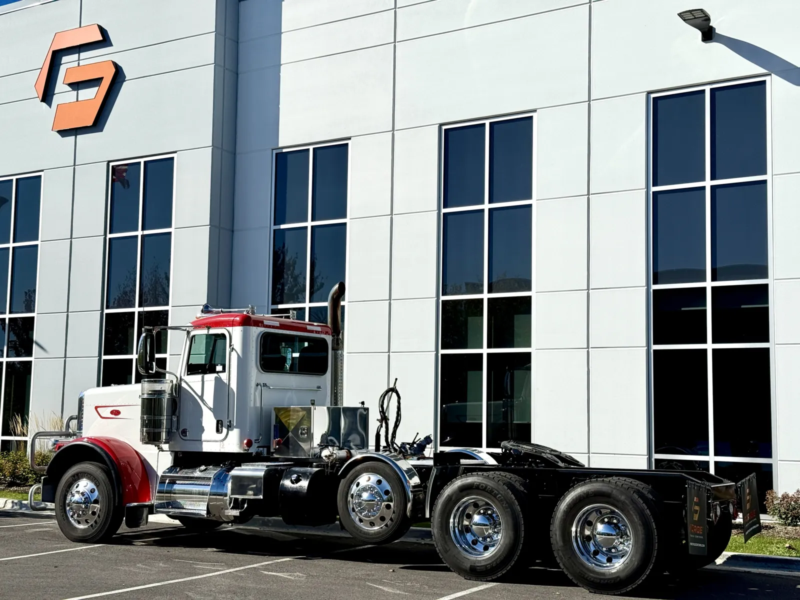 2023 Peterbilt 389 — photo 6