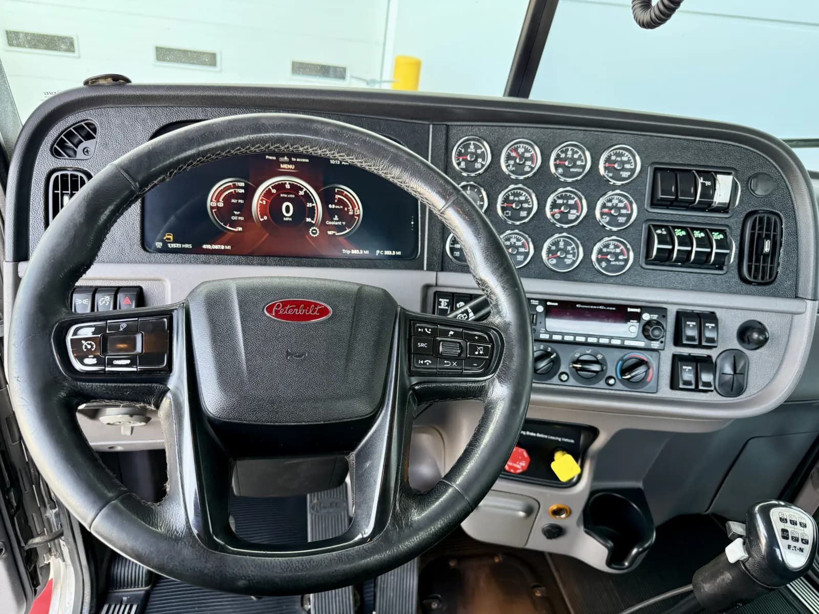 2023 Peterbilt 389 — photo 16