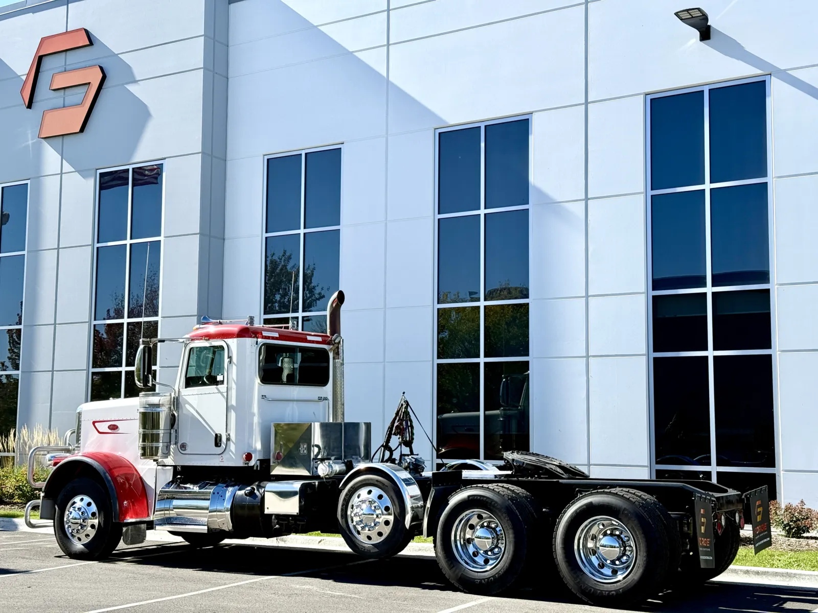 2023 Peterbilt 389 — photo 6