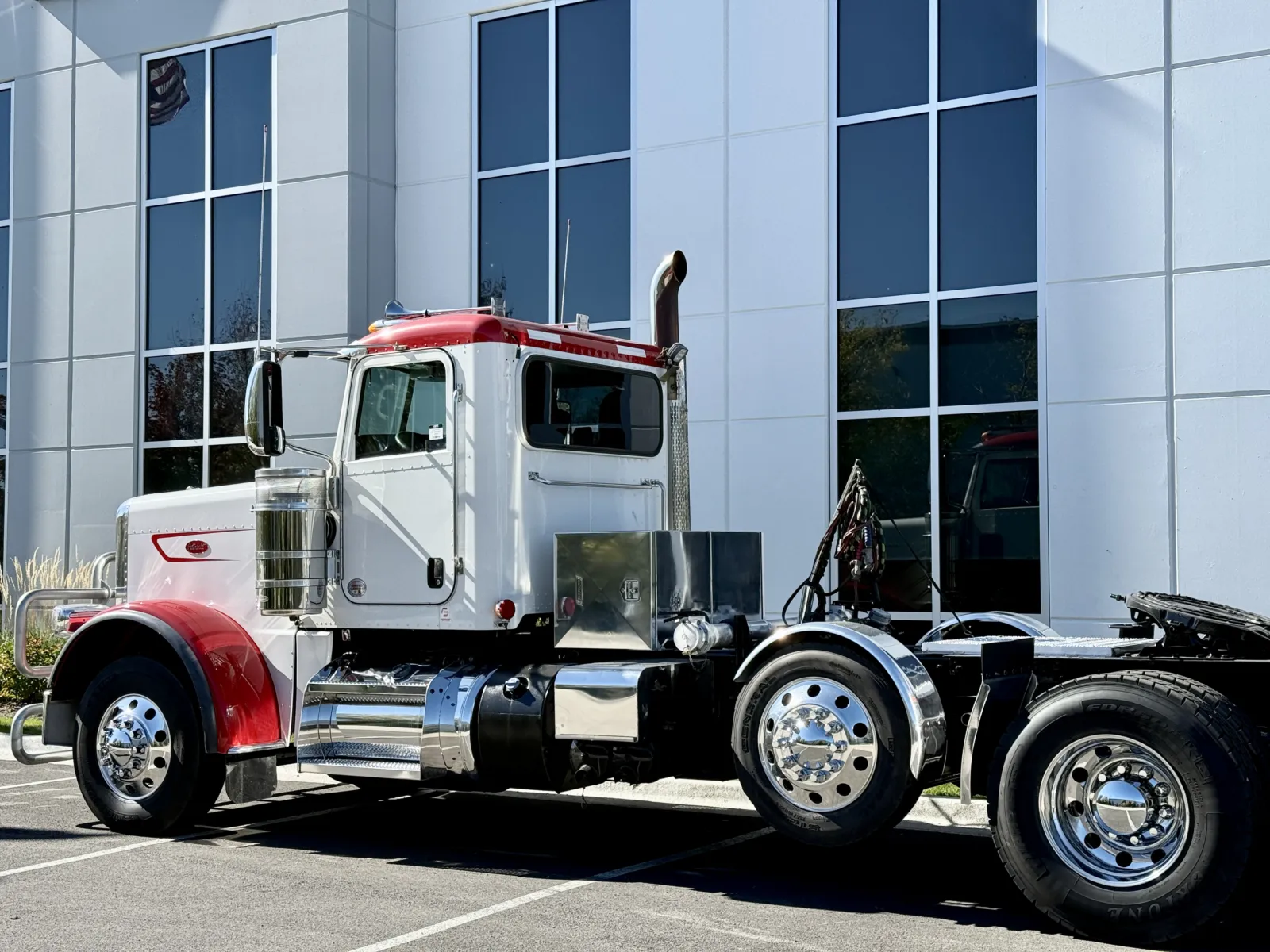 2023 Peterbilt 389 — photo 8