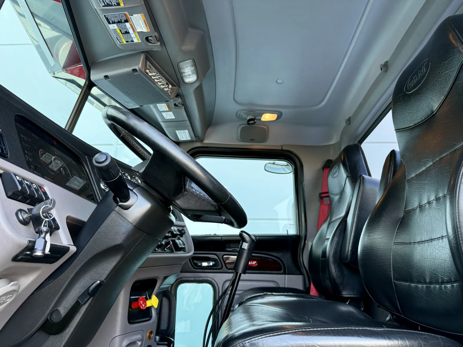 2023 Peterbilt 389 — photo 14