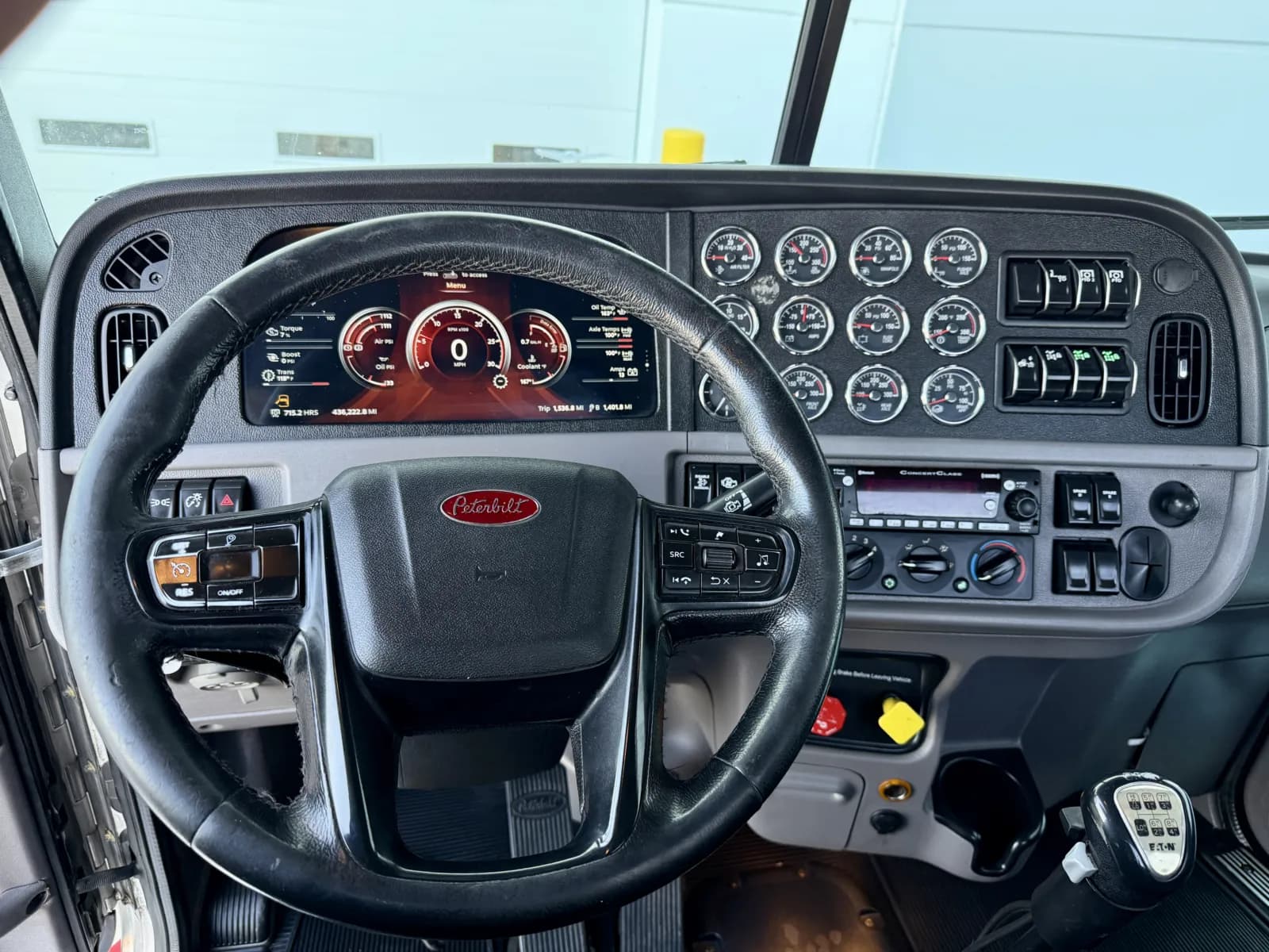 2023 Peterbilt 389 — photo 16