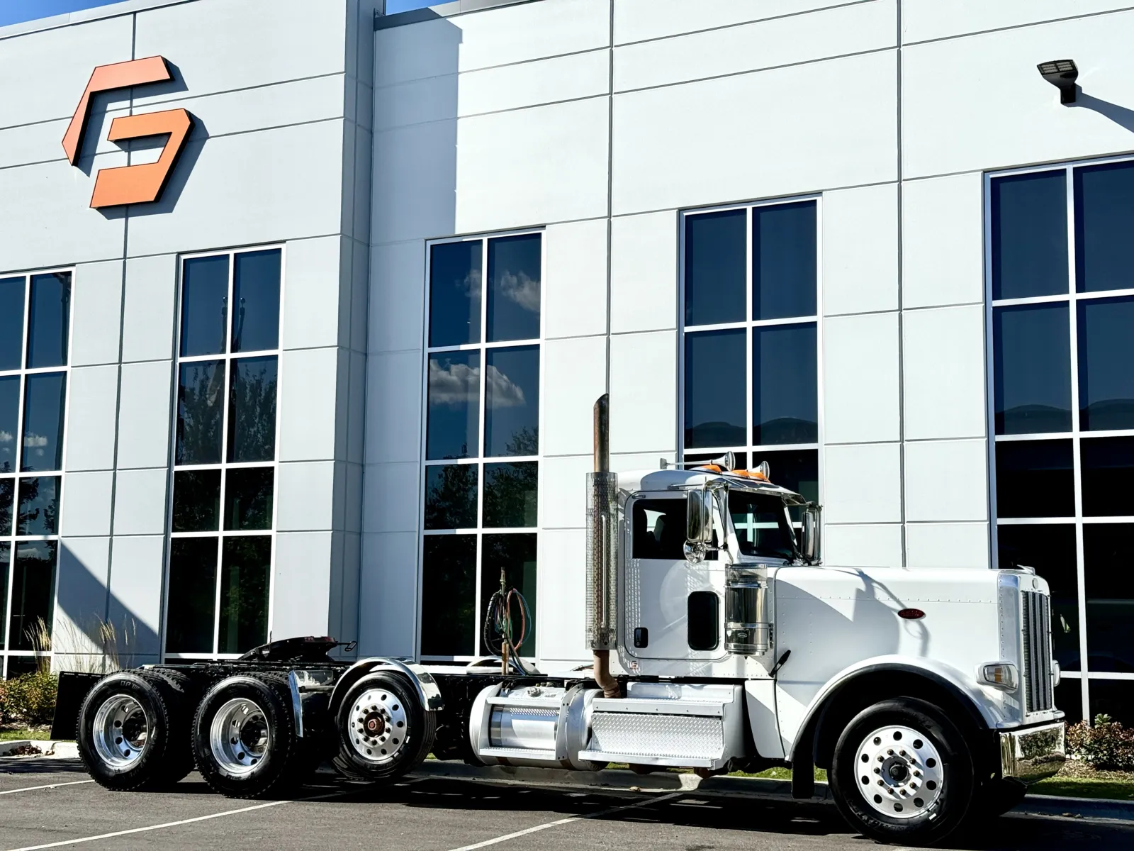 2020 Peterbilt 389 — photo 2