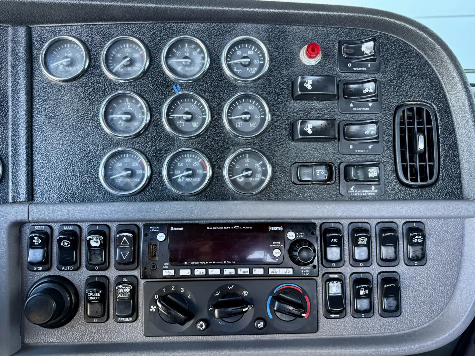 2020 Peterbilt 389 — photo 18