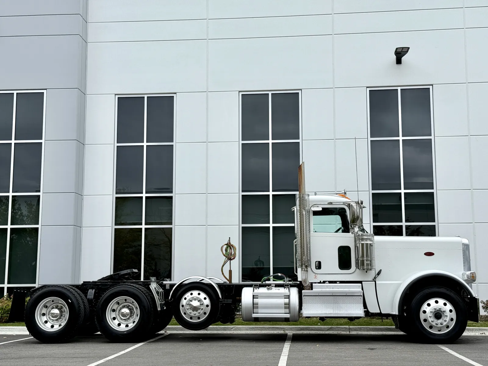 2020 Peterbilt 389 — photo 3