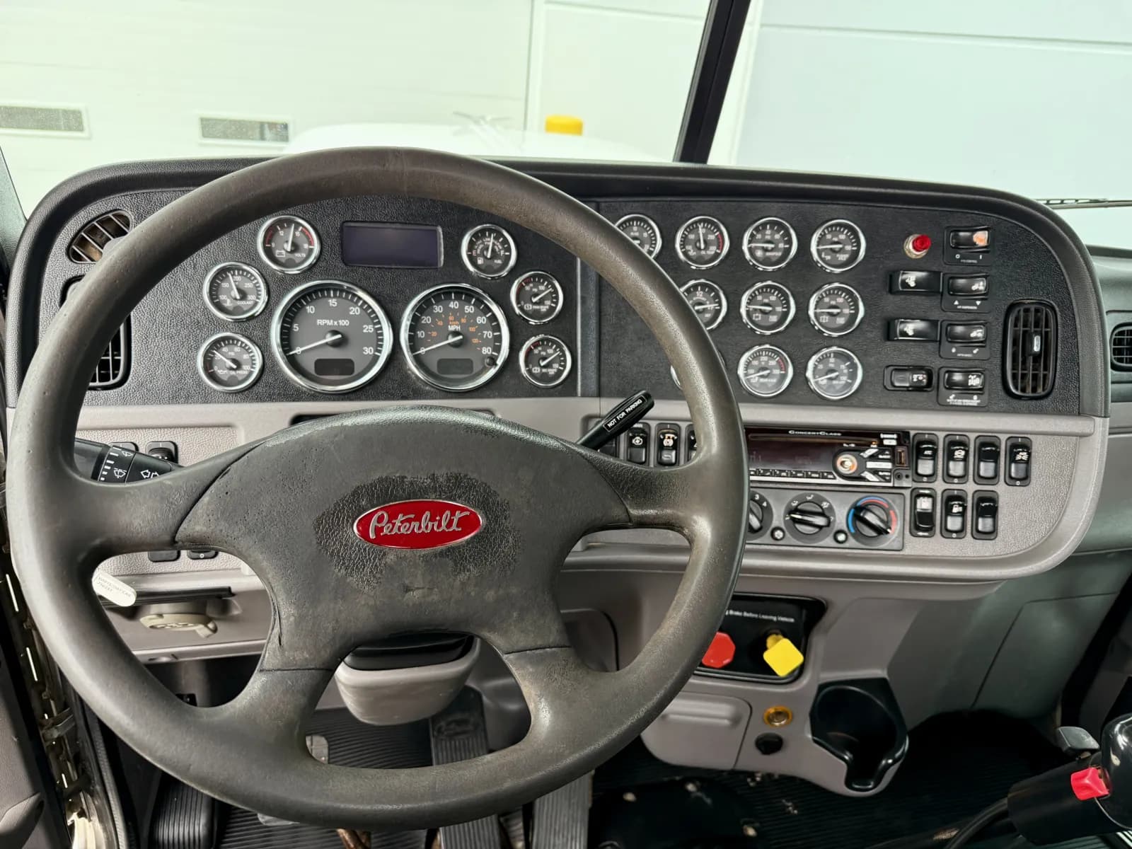 2020 Peterbilt 389 — photo 16