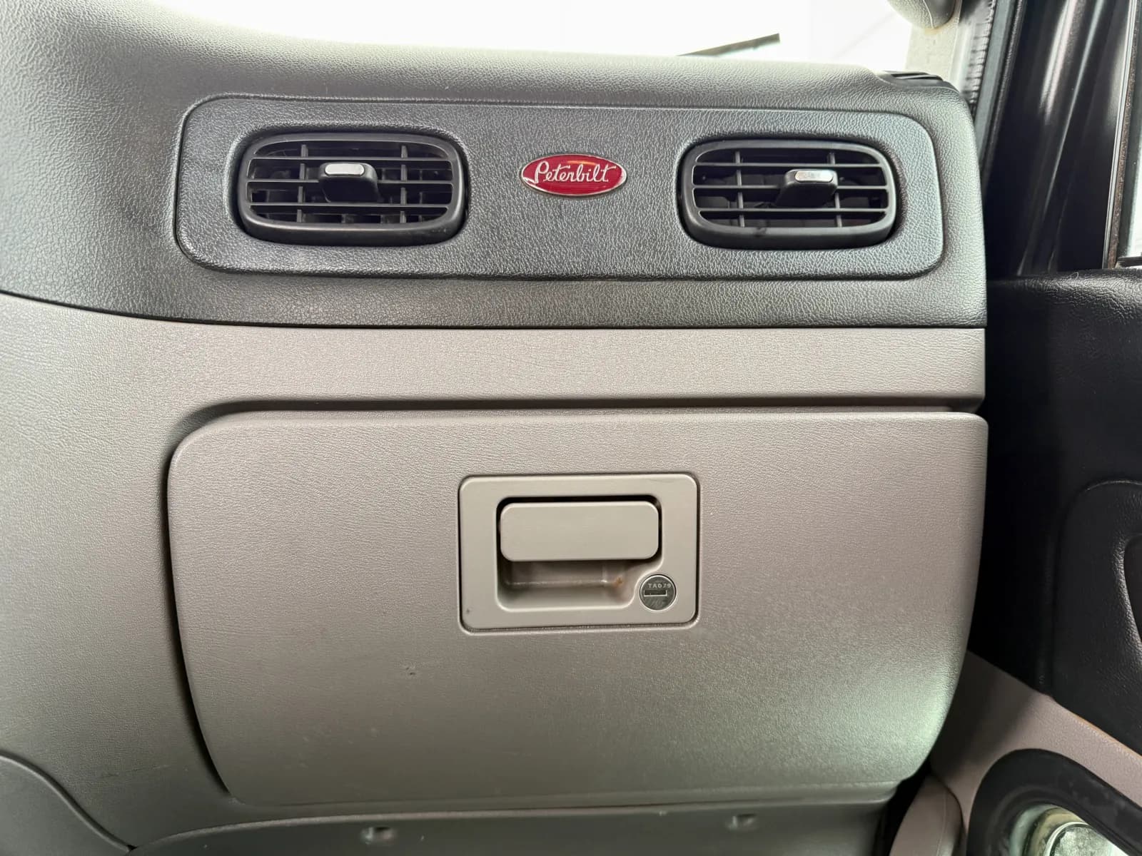 2020 Peterbilt 389 — photo 18