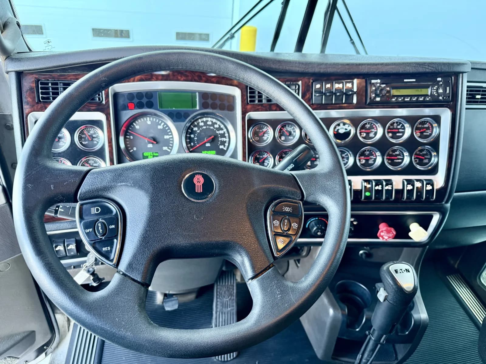 2012 Kenworth T800 — photo 16