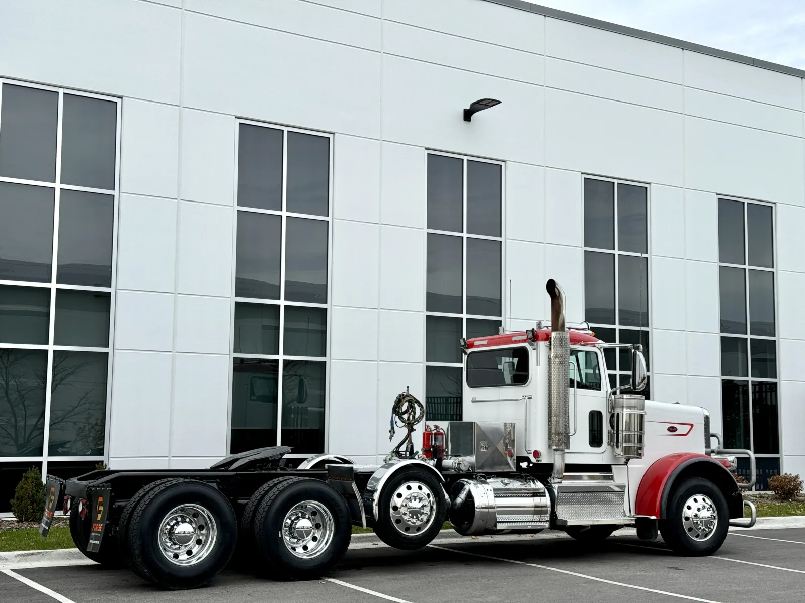 2023 Peterbilt 389 — photo 5