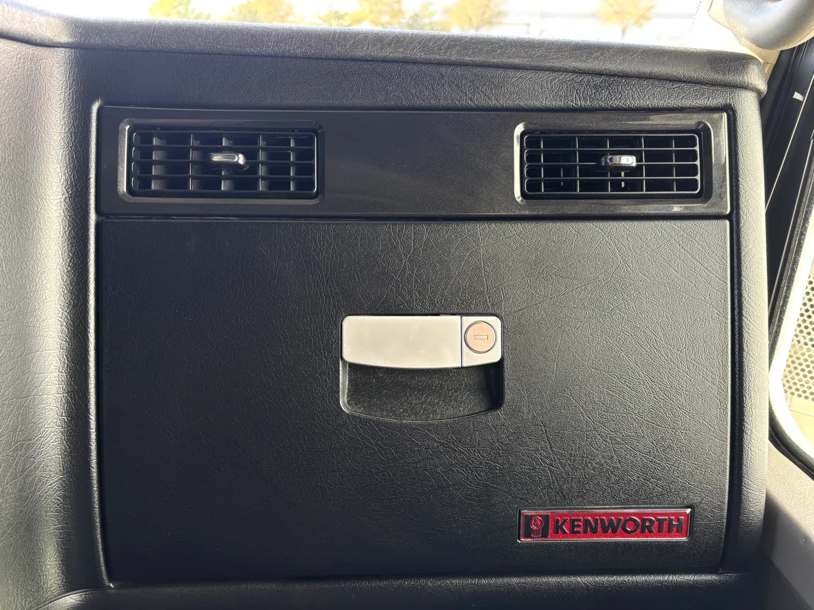 2022 Kenworth W900 — photo 19