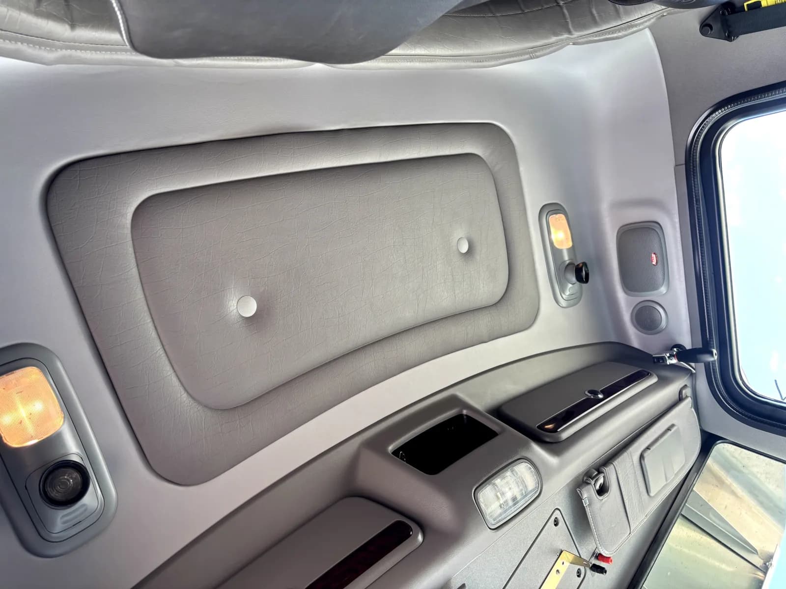 2021 Peterbilt 389 — photo 21