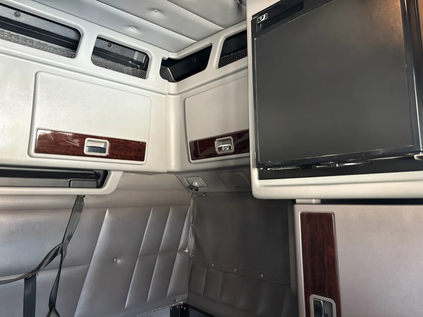 2021 Peterbilt 389 — photo 24