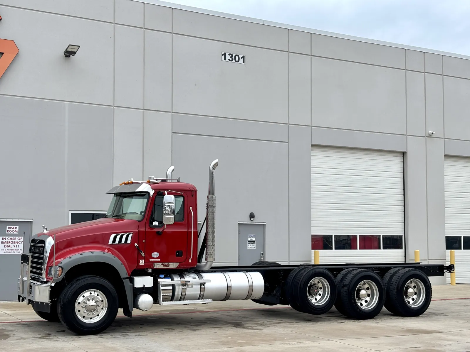 2023 Mack Granite — photo 2