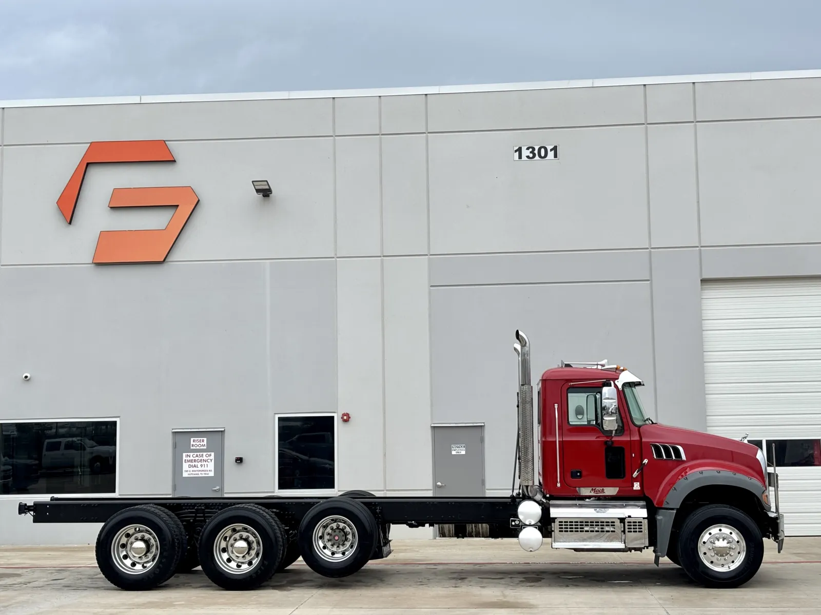 2023 Mack Granite — photo 3