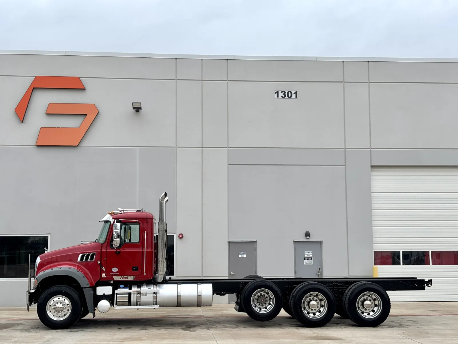 2023 Mack Granite — photo 4