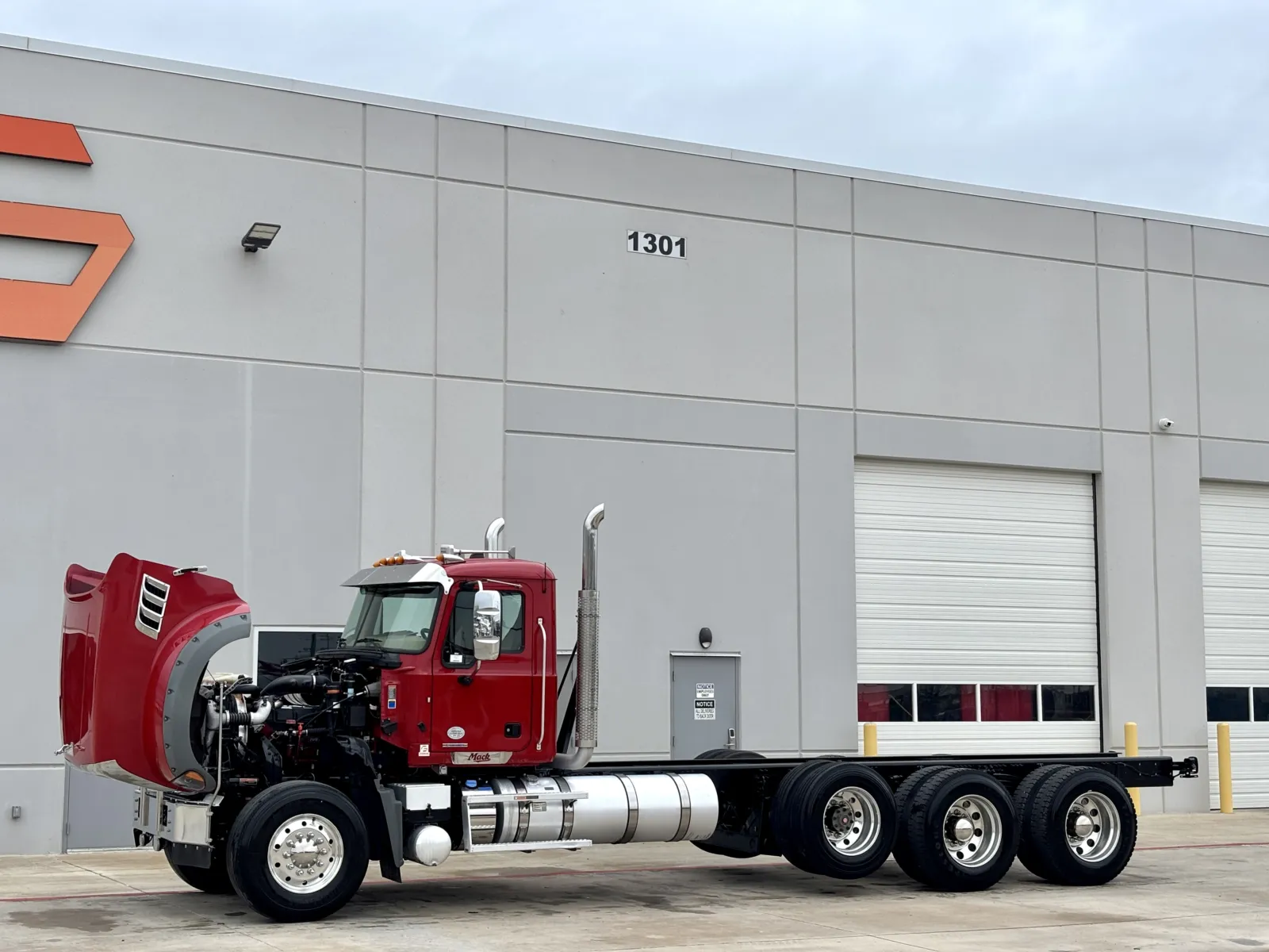 2023 Mack Granite — photo 10