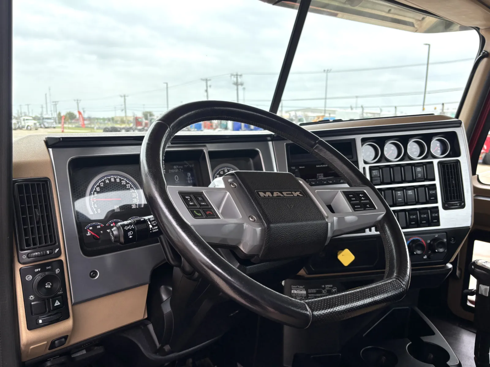 2023 Mack Granite — photo 15