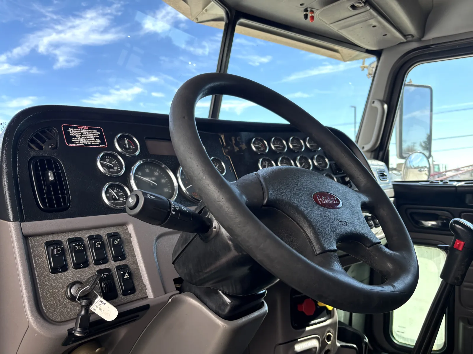 2015 Peterbilt 389 — photo 15