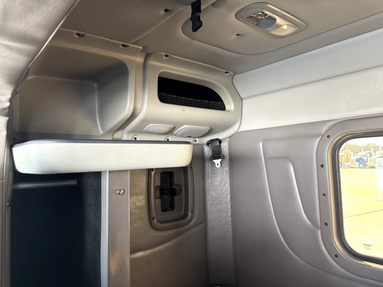 2015 Peterbilt 389 — photo 21