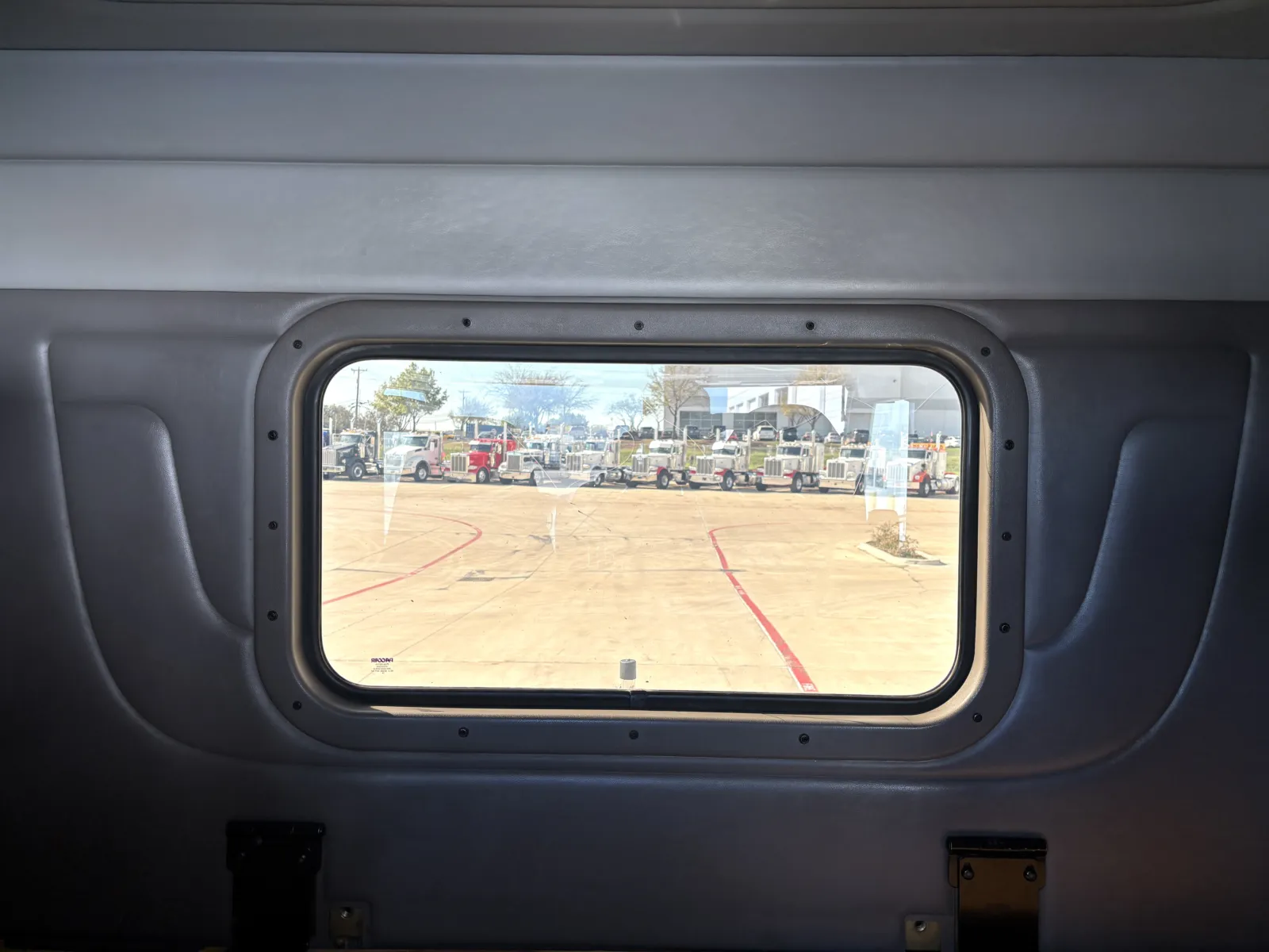 2015 Peterbilt 389 — photo 22