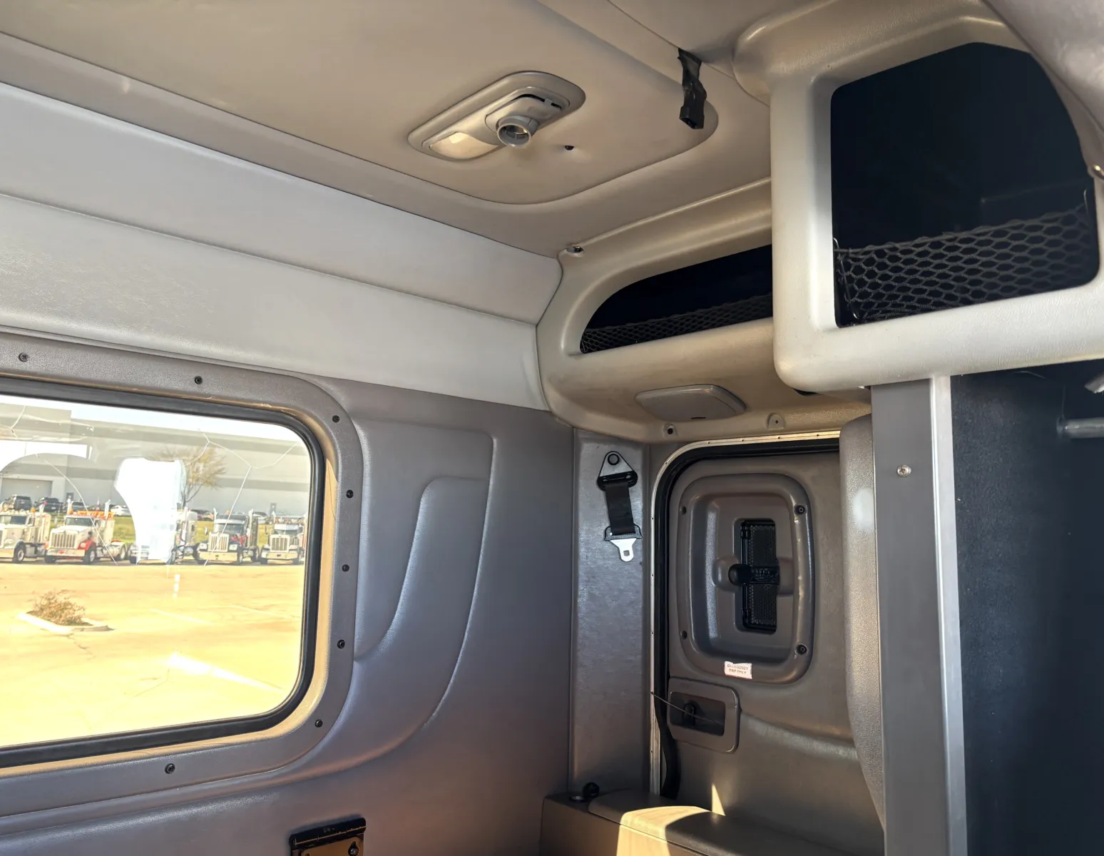 2015 Peterbilt 389 — photo 23