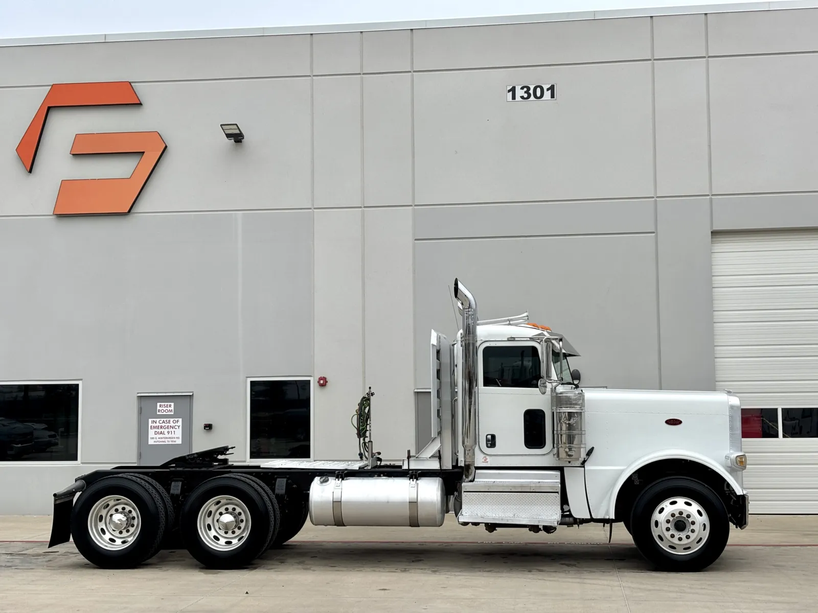 2021 Peterbilt 389 — photo 3