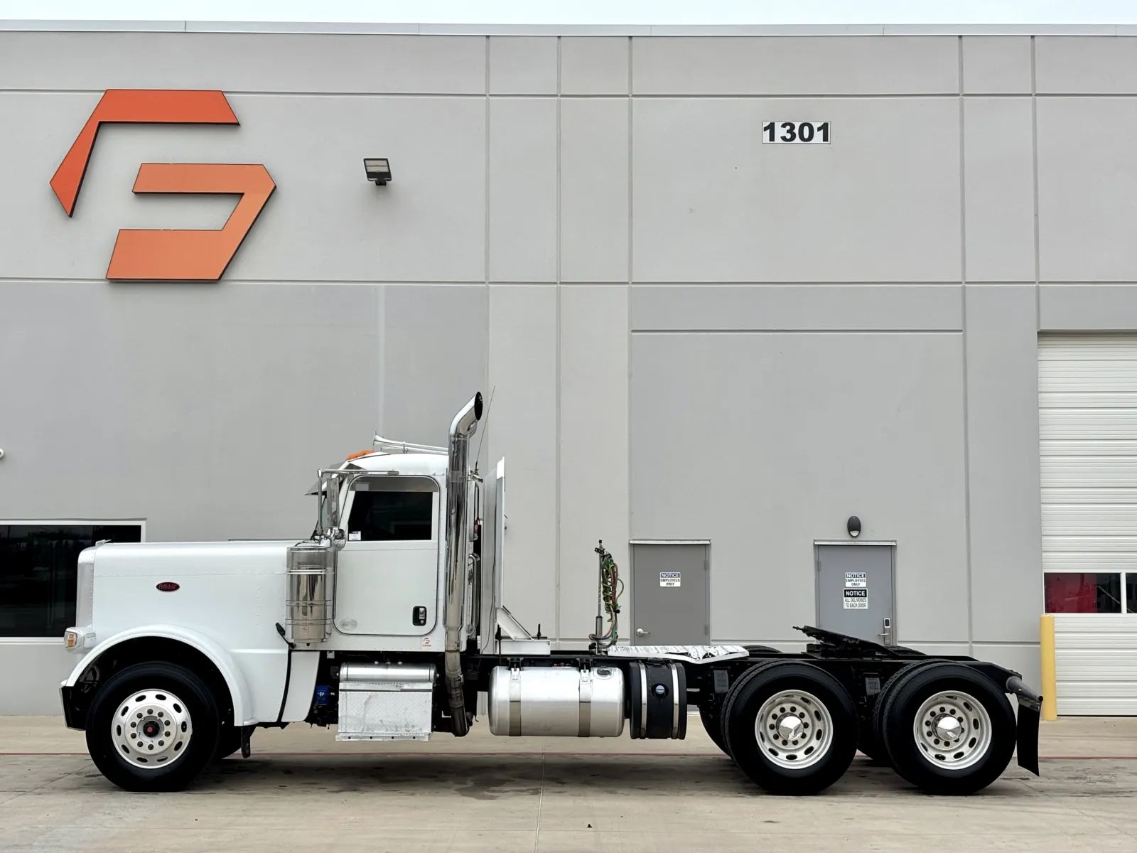 2021 Peterbilt 389 — photo 4