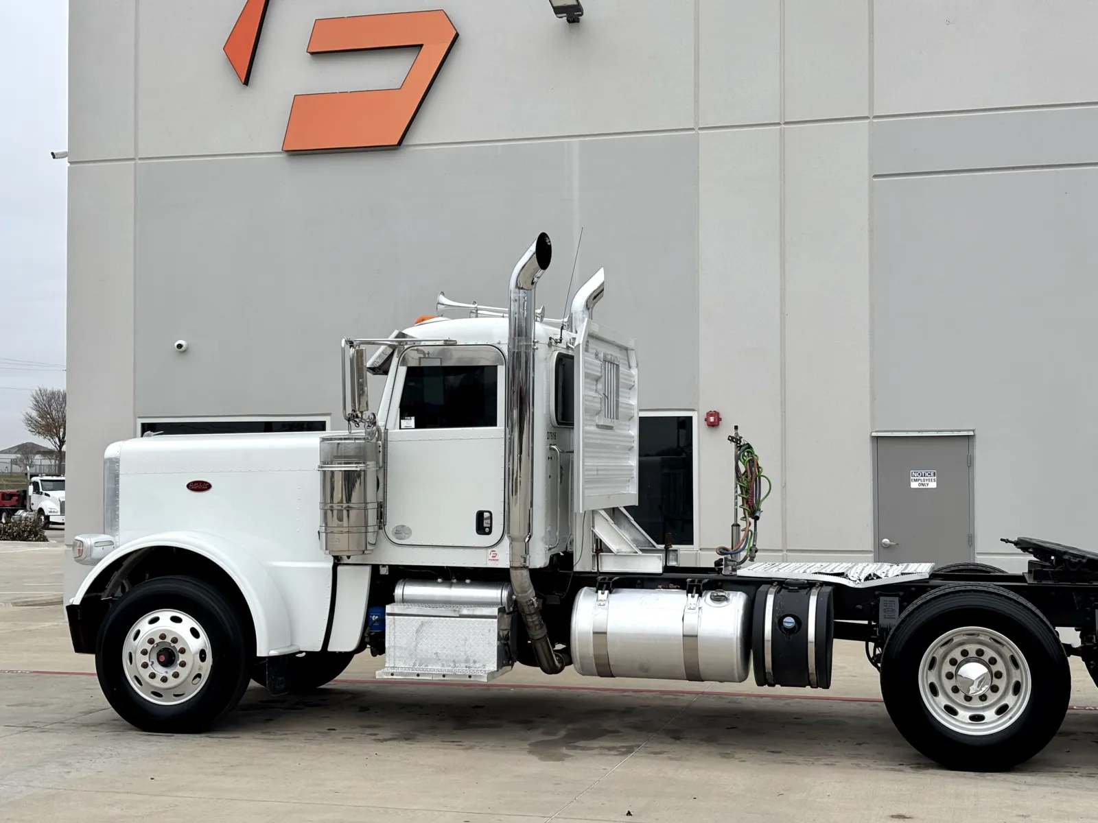 2021 Peterbilt 389 — photo 8