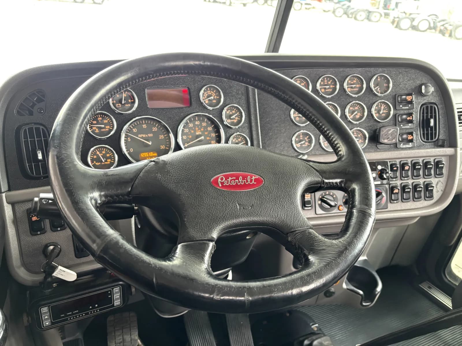 2021 Peterbilt 389 — photo 16