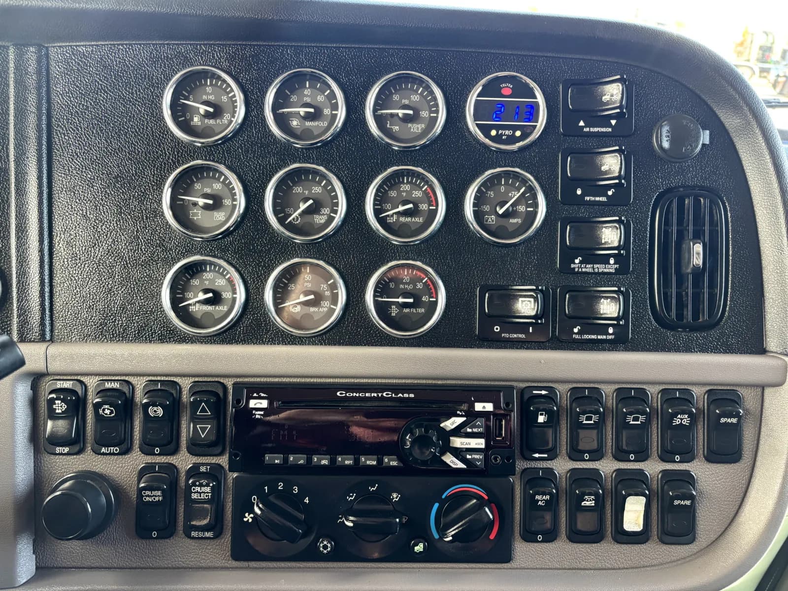 2018 Peterbilt 389 — photo 18