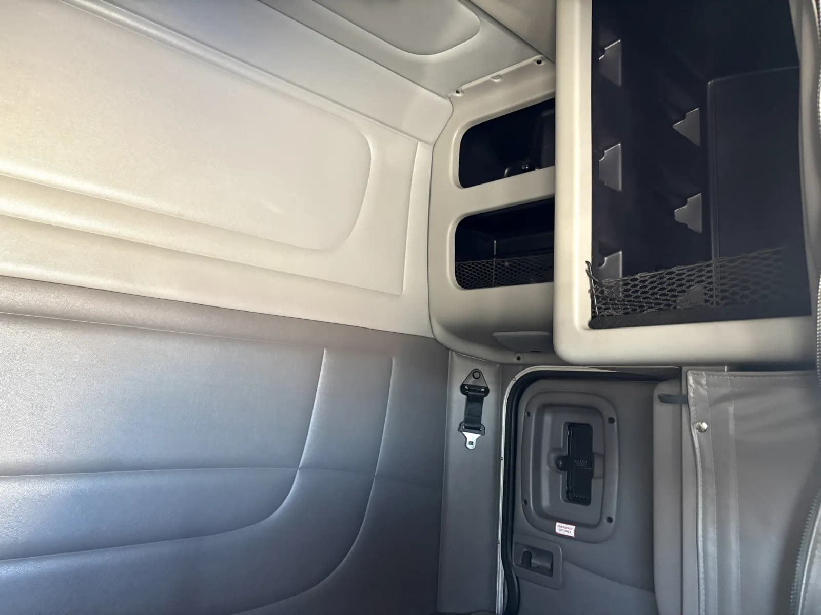 2018 Peterbilt 389 — photo 24