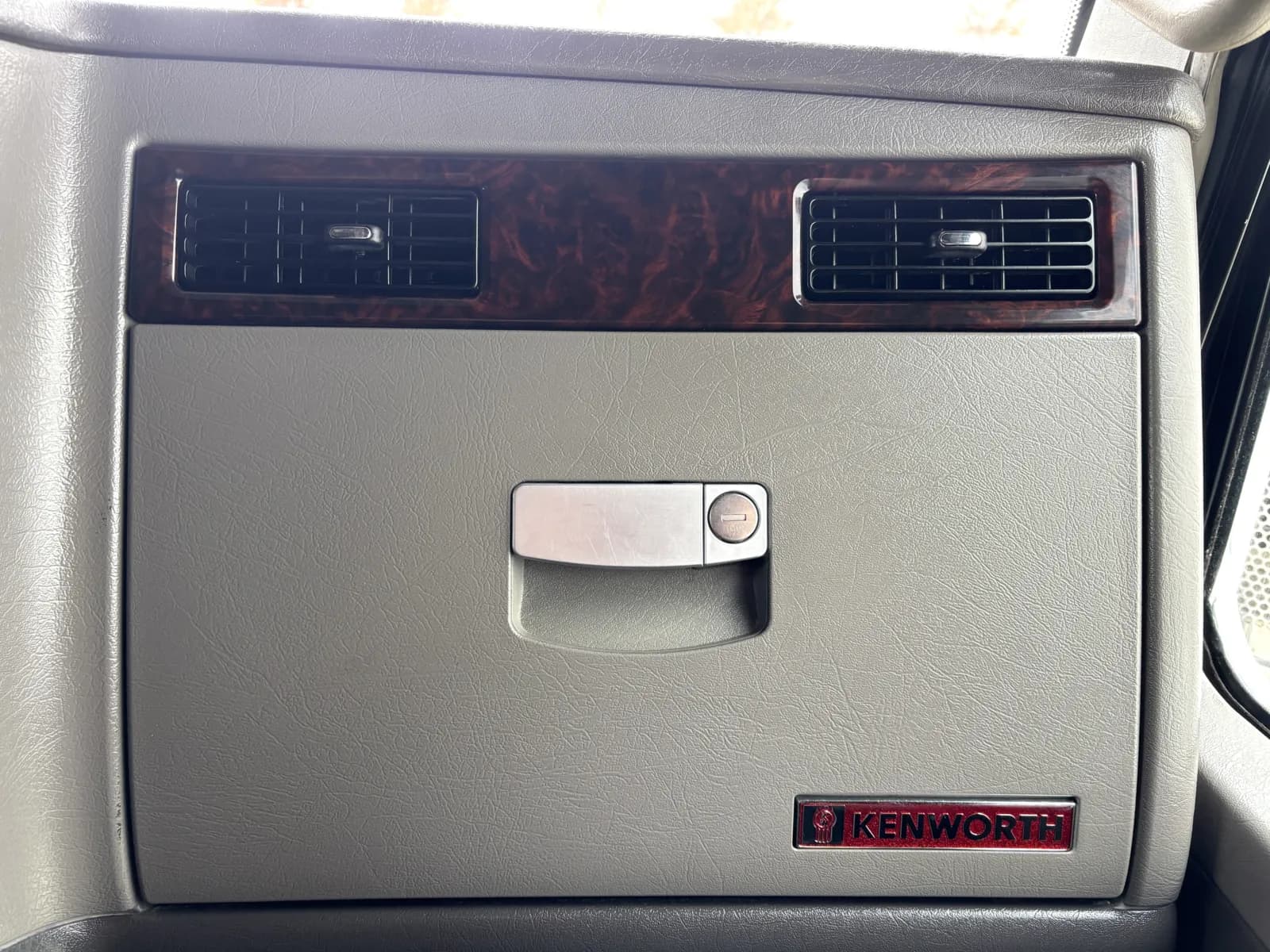 2014 Kenworth T800 — photo 17