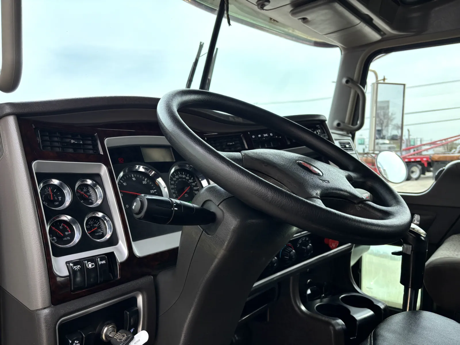 2020 Kenworth T800 — photo 15