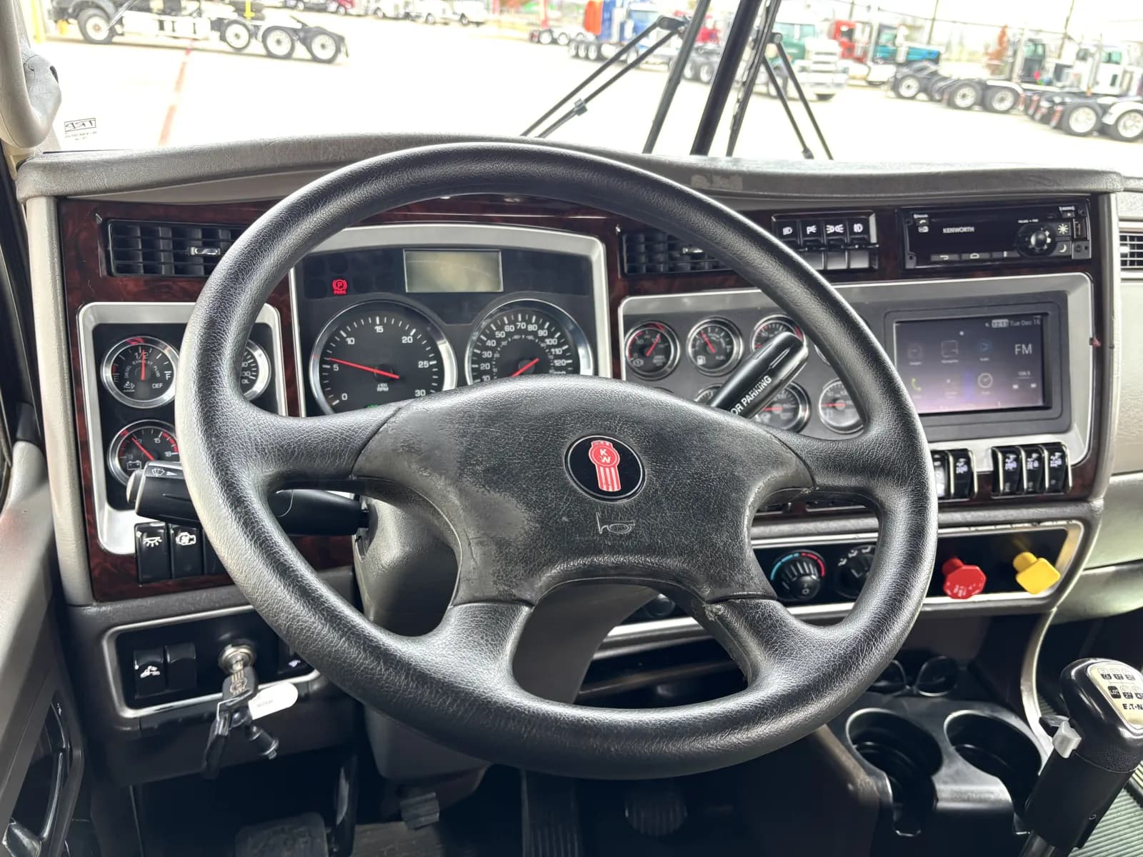 2020 Kenworth T800 — photo 16