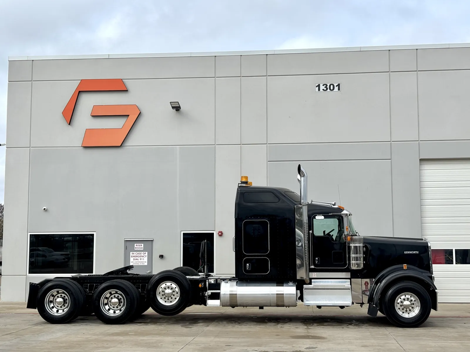 2022 Kenworth W900 — photo 3