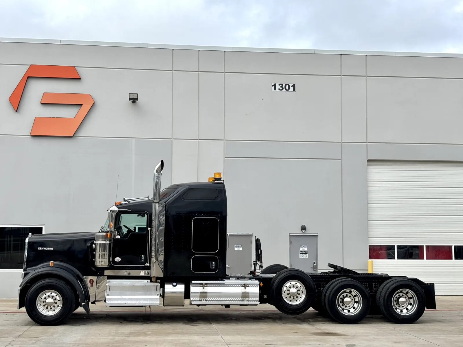 2022 Kenworth W900 — photo 4