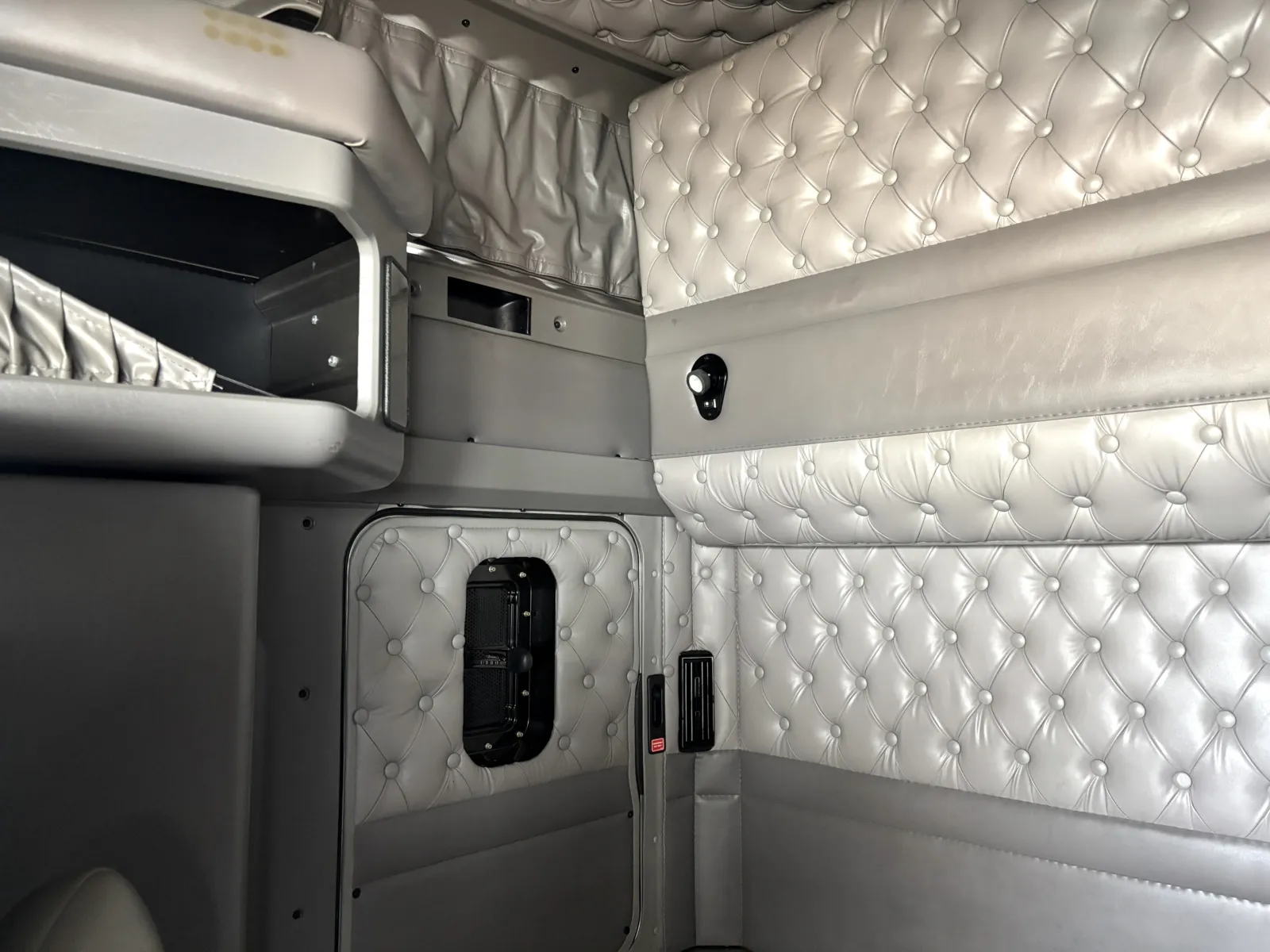 2022 Kenworth W900 — photo 22