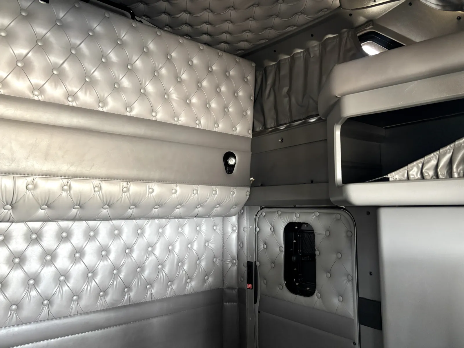 2022 Kenworth W900 — photo 24