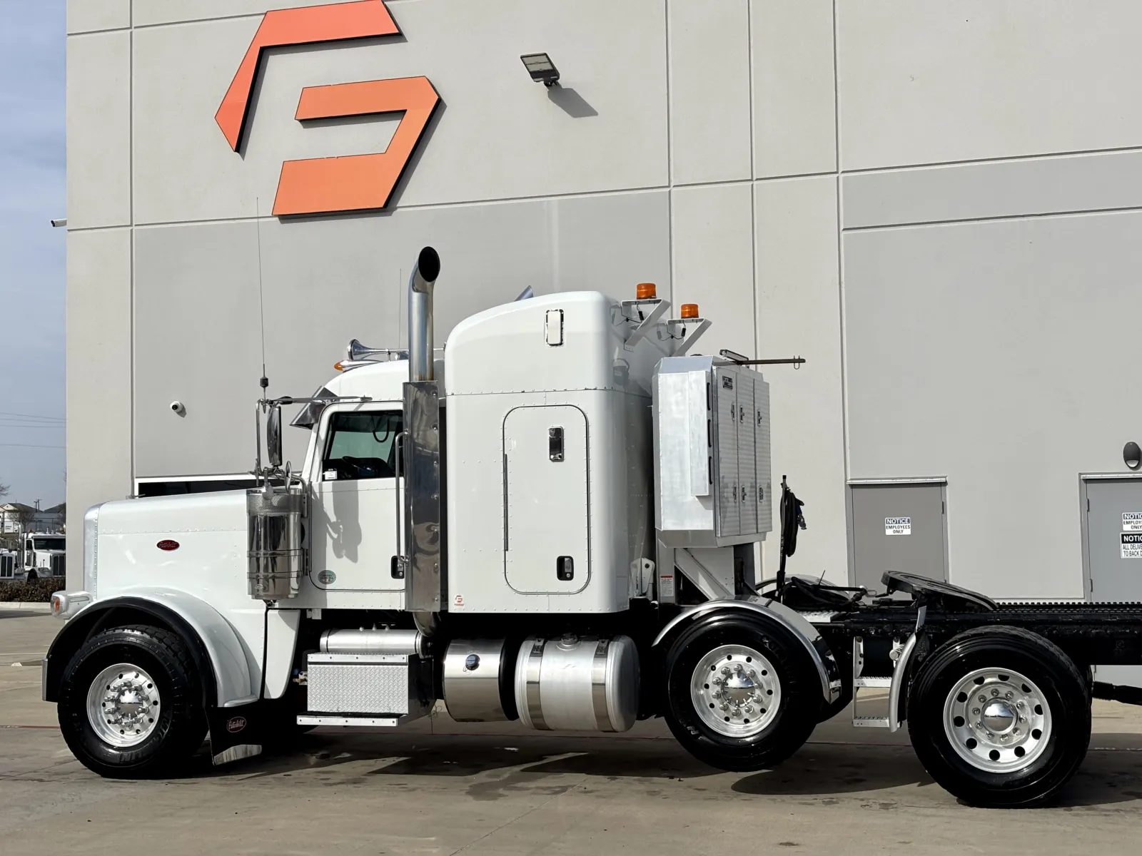 2017 Peterbilt 389 — photo 8